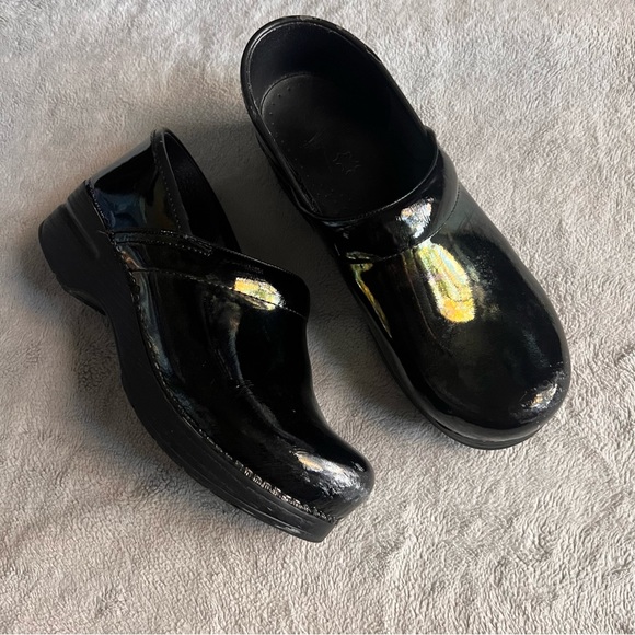 Dansko Shoes - Dansko Professional Women's Clog Petrol Iridescent High Shine Patent Leather 38